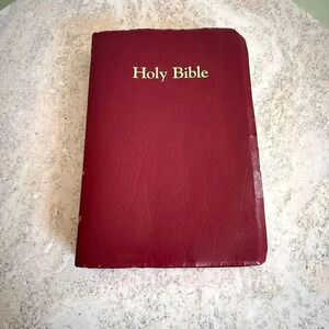 Thomas Nelson Publishers‎ Holy Bible New King James Version Red leather Words of